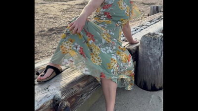 Amateur wife exposes herself in public beach