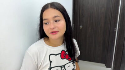 Me vengo en las tetas de la mujer de mi cornudo amigo como acto de lealtad a la amistad.