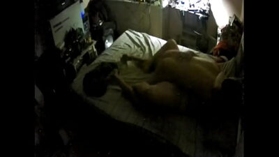 Mi primita me seduce a escondidas para que me la coja