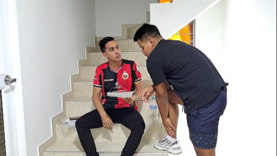 My best friend’s girlfriend sucks my cock