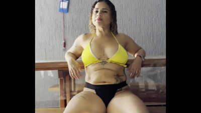 QUAL DESSES BIQUINIS QUE SAIU PRA DA MINHA BUCETA NA PRAIA